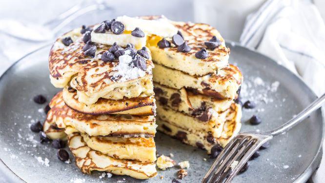 Keto-Friendly Chocolate Chip Pancakes Recipe 🥞